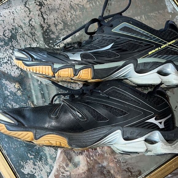 Mizuno Wave Lightning RX3 women's volleyball sz 8.5 Blacl Yellow Gray - Picture 9 of 11